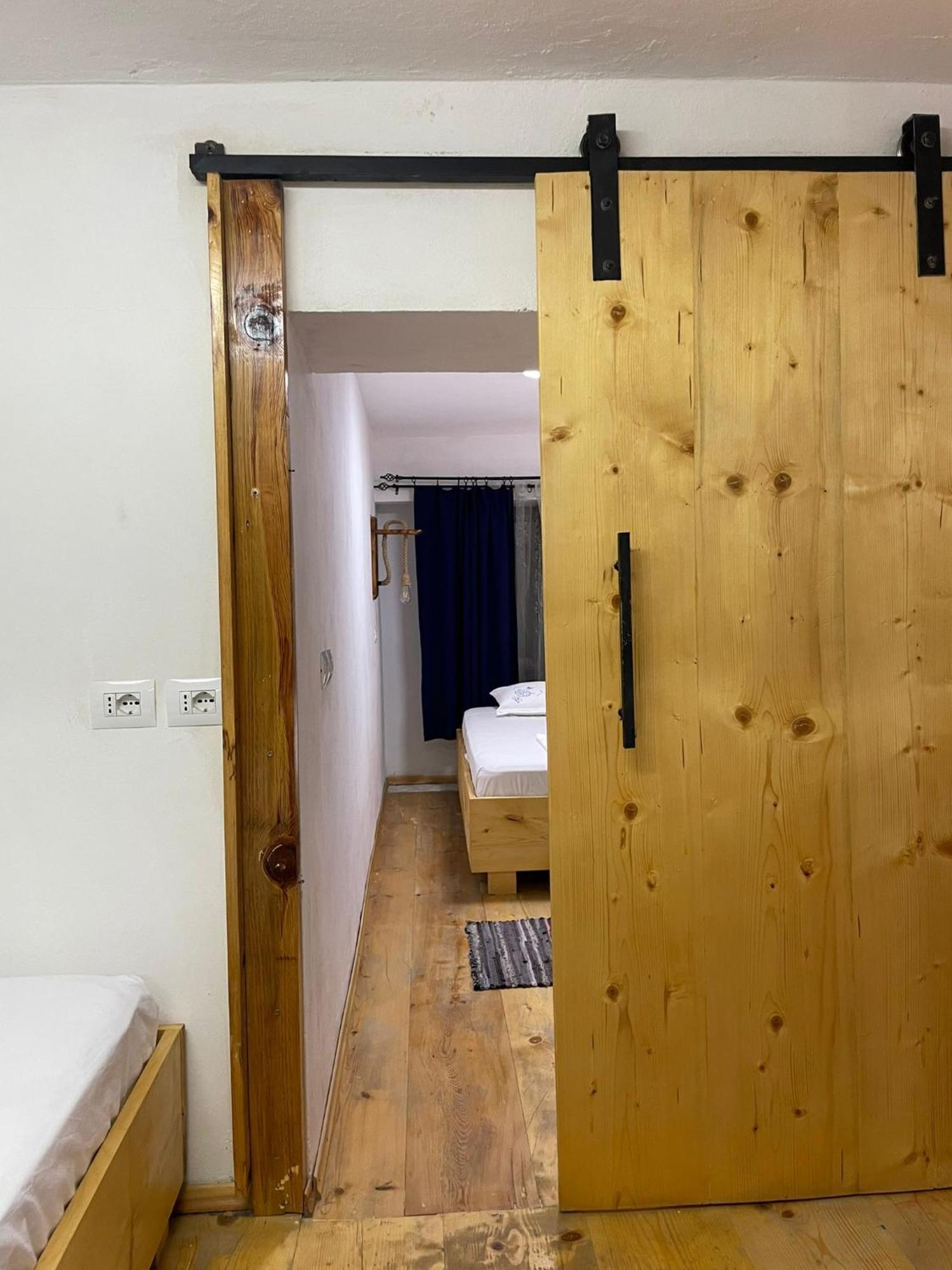 My Wooden Apartments Тирана Екстериор снимка